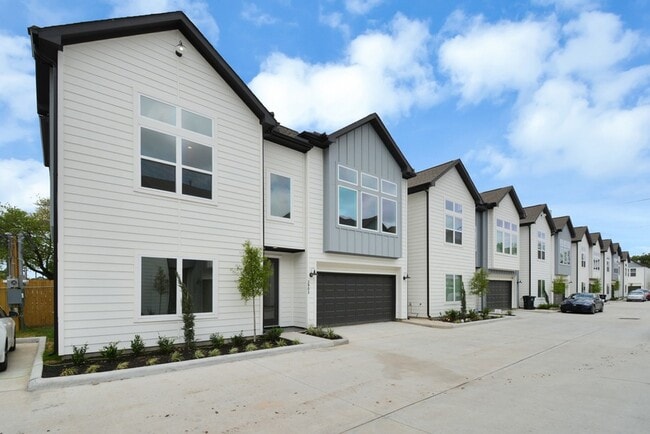 Photo - 2903 Sherwood Grn Ln