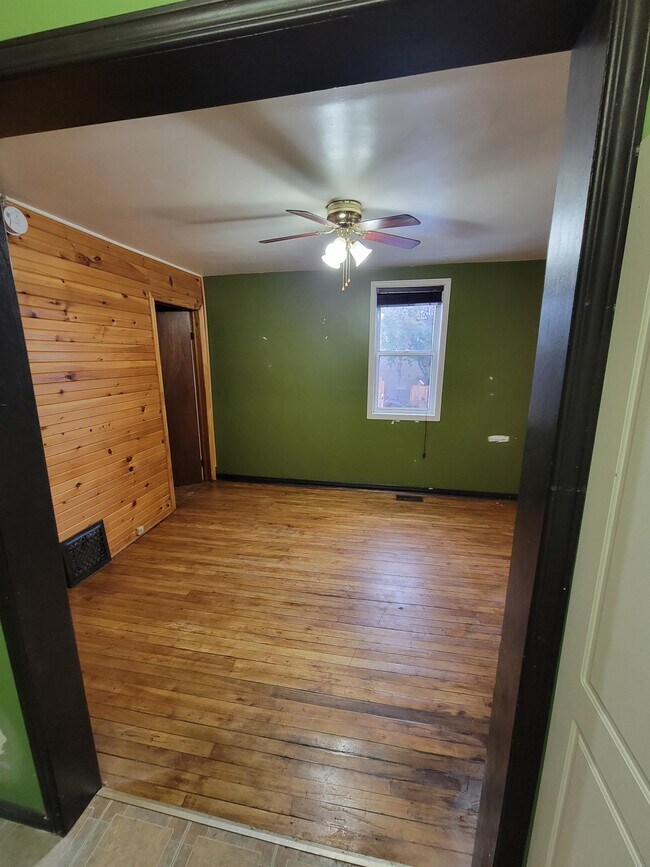 Photo - 278 Hazel St Unit front building