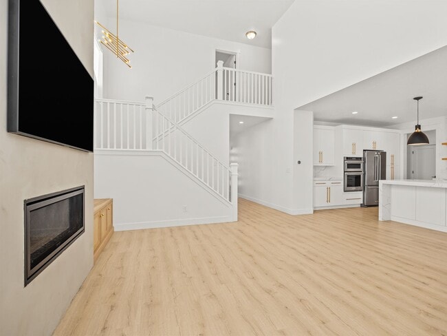 Photo - 5 Bed / 3.5 Bath Home in Saratoga Springs – Spacious Living Near Utah Lake