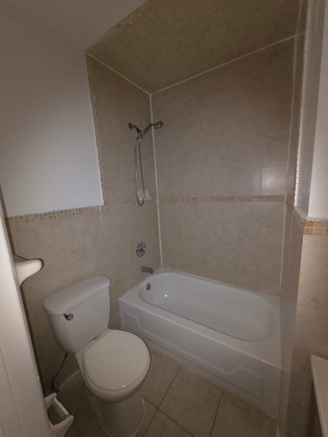 Photo - 554 Avenue C