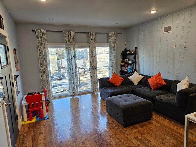 Photo - 251 Manhattan Ave Unit 1