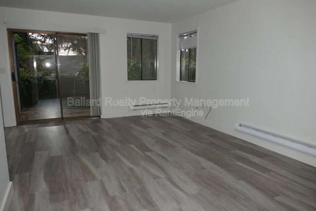 Photo - 319 NW Market St