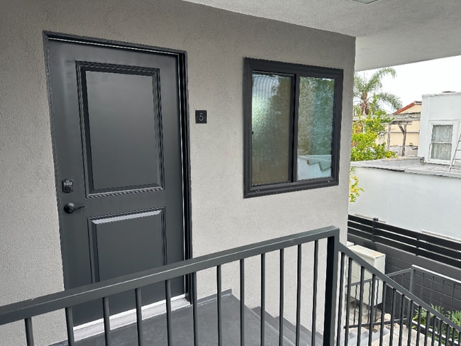 Photo - 2021 Beachwood Dr Unit 5