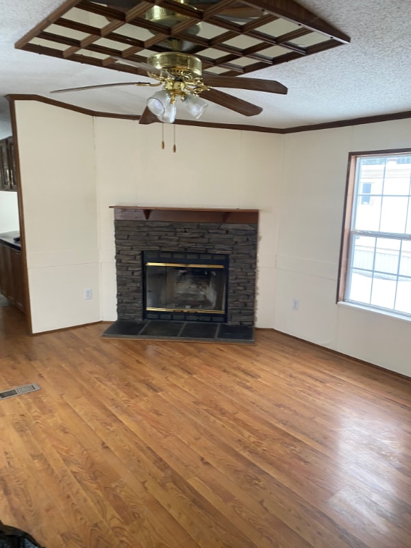Building Photo - 9 2nd St Rental