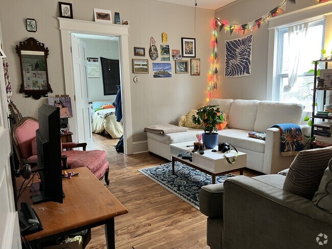 Building Photo - 75 Lyman Ave Unit 936 Pine Rental