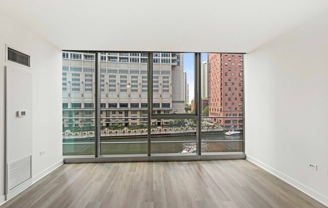 Building Photo - 313 W Kinzie St