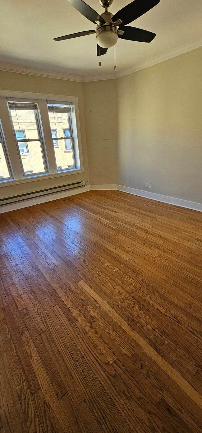 Building Photo - 3824 N Greenview Ave Unit 3815-3E Rental