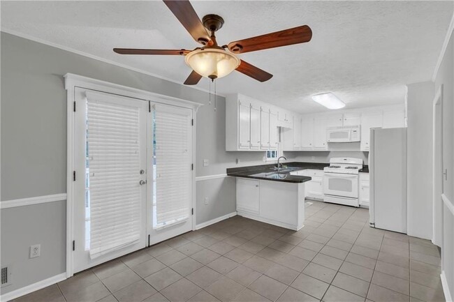 Photo - 4899 Raven Way NE
