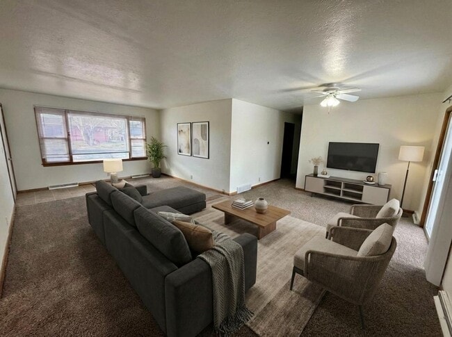 Building Photo - $1,000 off first months rent! Quick Move In! 3 bedroom, 1.5 Bath Home with attached garage in Lov...