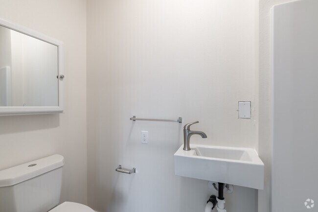 Studio - Unit B - Bathroom