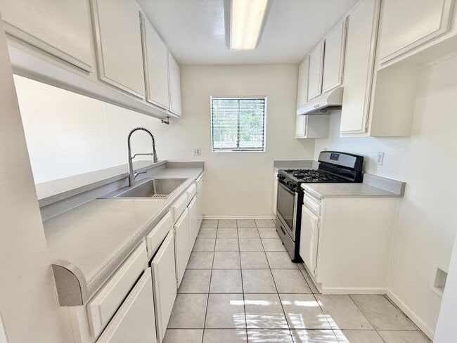 Photo - Quaint beach apartment! Unidad B