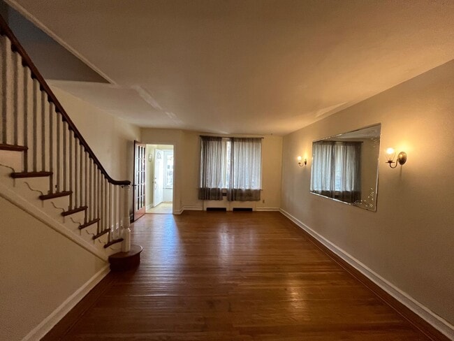 Photo - 3337 Disston St