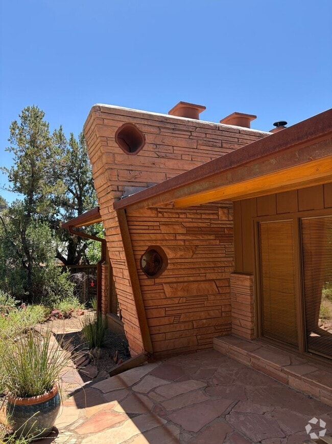 Building Photo - Unfurnished, 1-Year Long-Term Rental