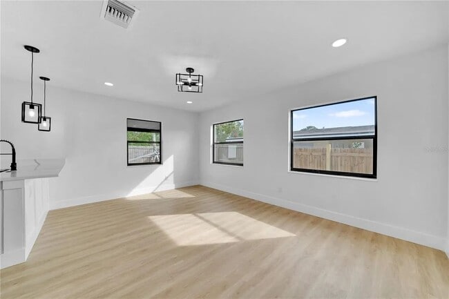 Photo - 3033 28th St N