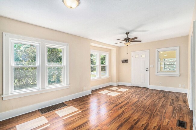 Photo - $1350 Eastwood 2-Bed/1-Bath Ranch, Basement, Large, Fenced yard - Ask about our no security depos...