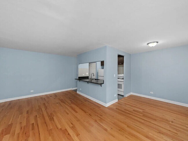 Photo - 3748 N Pine Grove Ave Unit #4,