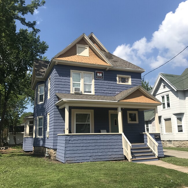Building Photo - 818 Scott Ave Rental
