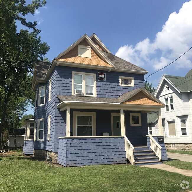 Building Photo - 818 Scott Ave Rental