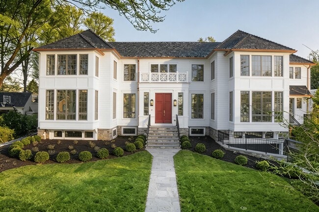 Building Photo - 5042 Overlook Rd NW