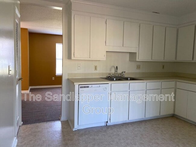 Photo - 4736 Linfield Ln