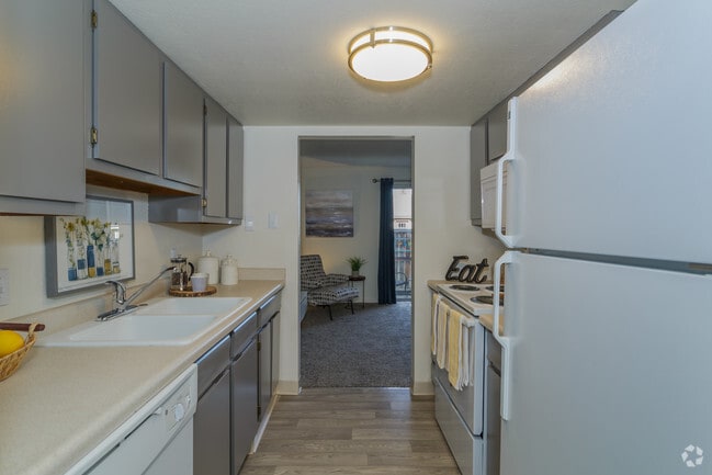 3BR, 1.5BA - 1,085 SF