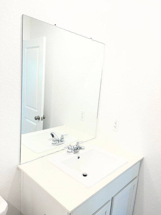 Photo - 2863 Red Diamond