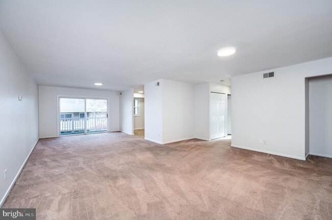 Building Photo - 2912 State Hill Rd Unit B-2