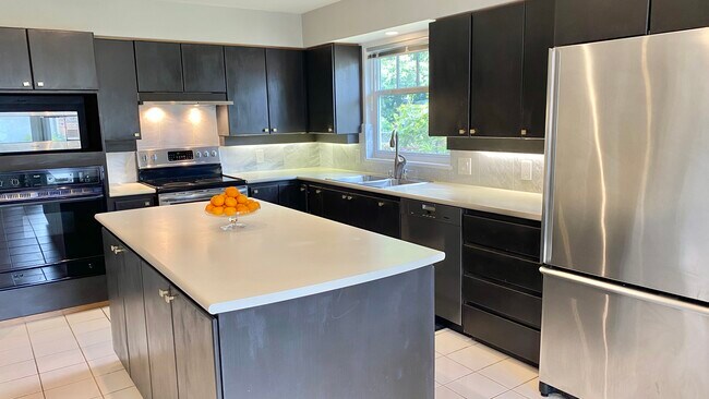 Photo - 520 26th Av W