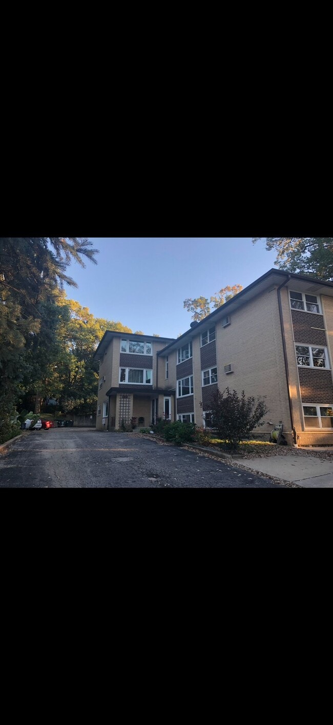 Building Photo - 8285 Archer Ave Unit 4