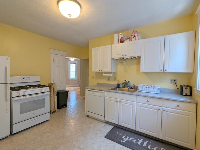 Building Photo - 79 Conwell Ave Unit 3