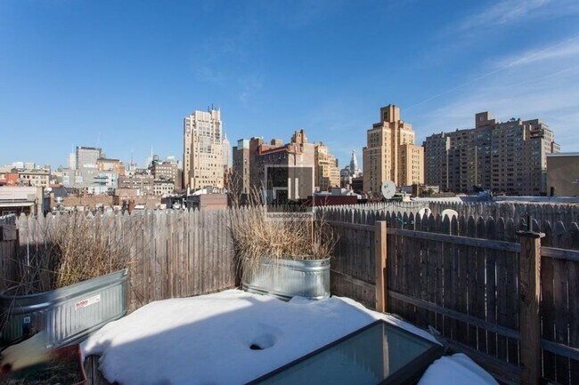 Photo - West 14th Street Unidad 5B