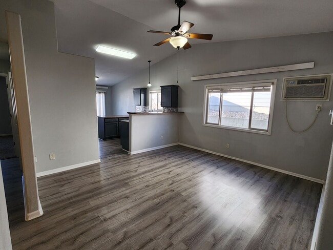 Photo - 1351 E Oakland St Unidad B