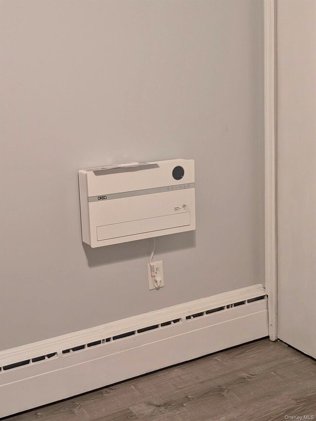 Photo - 85 E Valley Stream Blvd