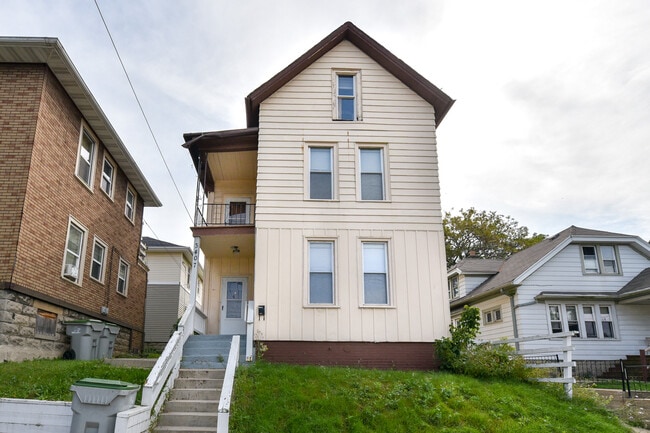 Building Photo - 3407 W Pierce St Unit Upper- pierce Rental