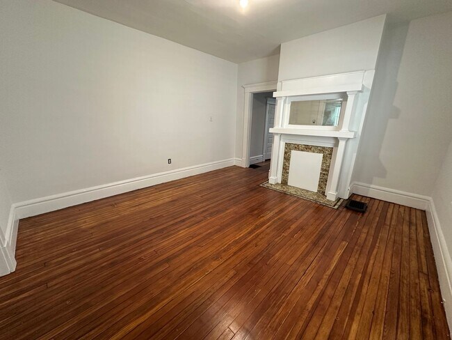 Photo - W 8th 417-419 NCR Unidad 419