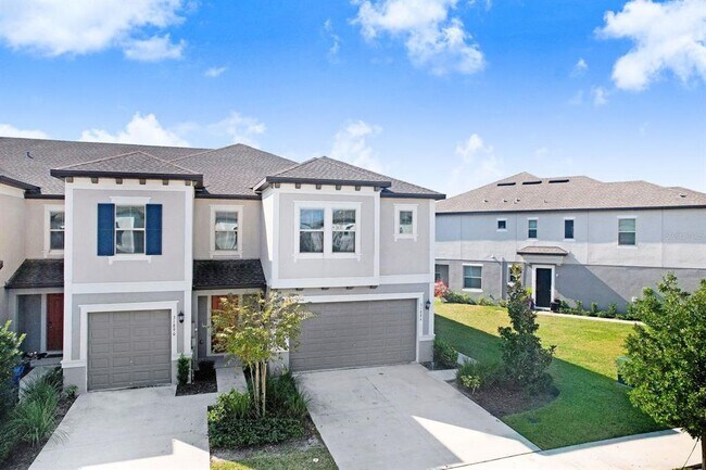 Photo - 31886 Blue Passing Loop