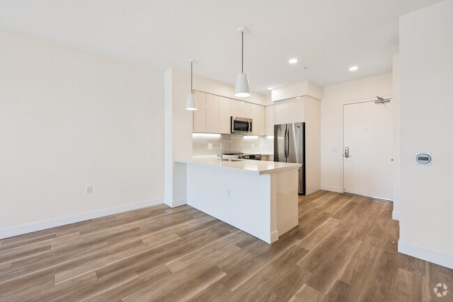 1BR, 1BA - 690SF - Dining Room