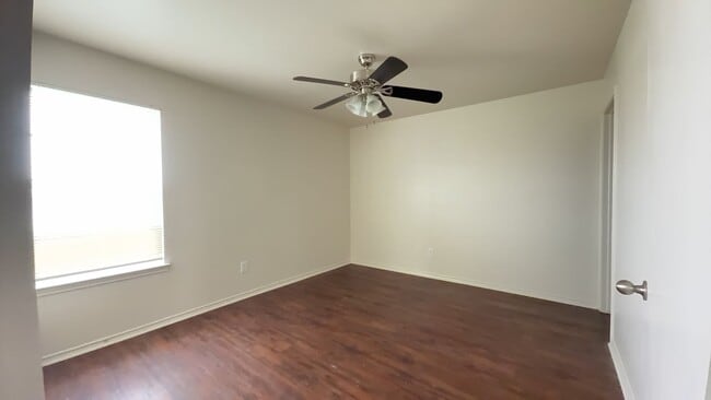 Photo - 6308 Temora Loop Unidad A