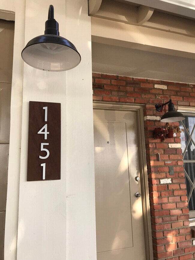 1451 Franklin St