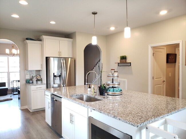 Photo - Near Exit 1! Close to I-24! HUGE Kitchen I...