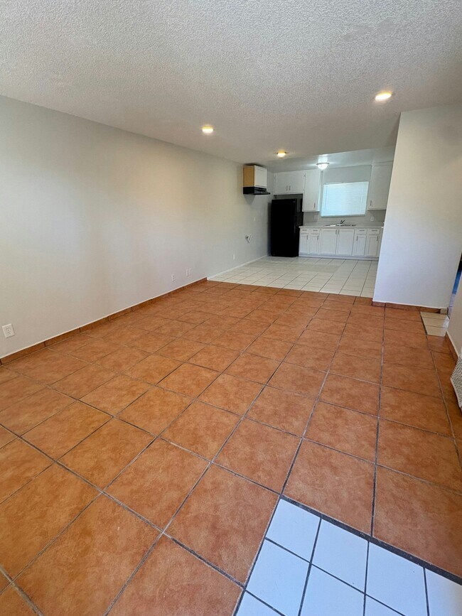 22877 Adrienne Ave Unidad 8