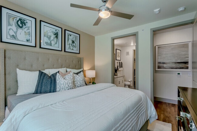 2BR, 2BA - 1008 SF B1 - Dormitorio
