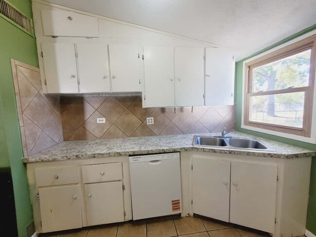 Photo - 412 West Ave