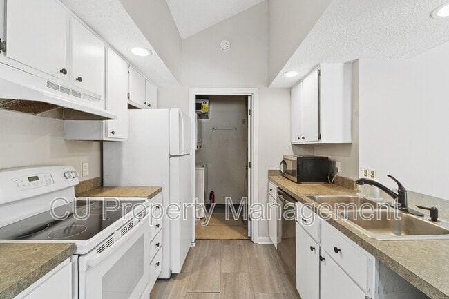 Photo - 2304 Melrose Dr