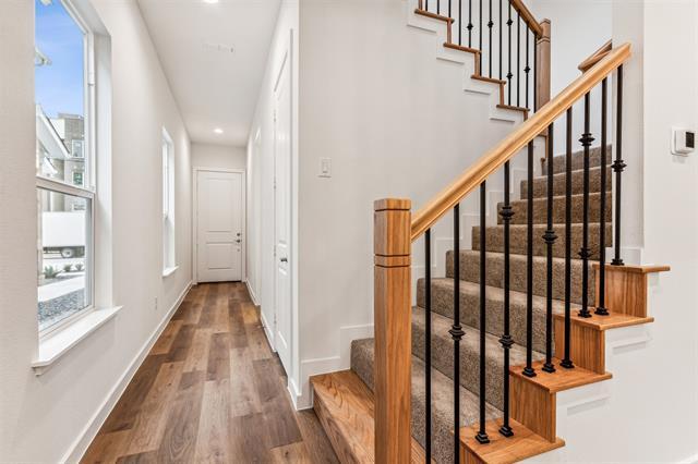 239 Athenia Dr