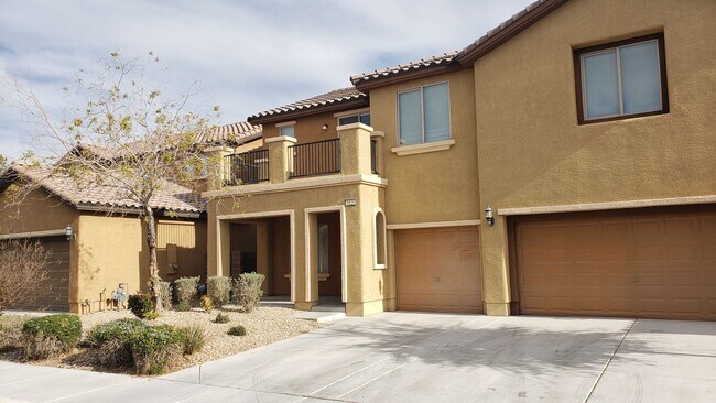 Photo - Spacious floorplan