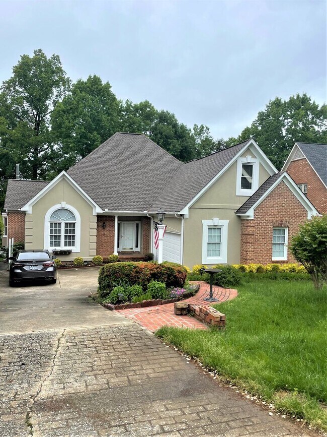 Stunning Lakefront 4/5 Bedroom with Large ... - Stunning Lakefront 4/5 Bedroom with Large ... House