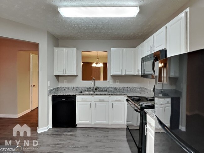 Photo - 1998 Grove Way