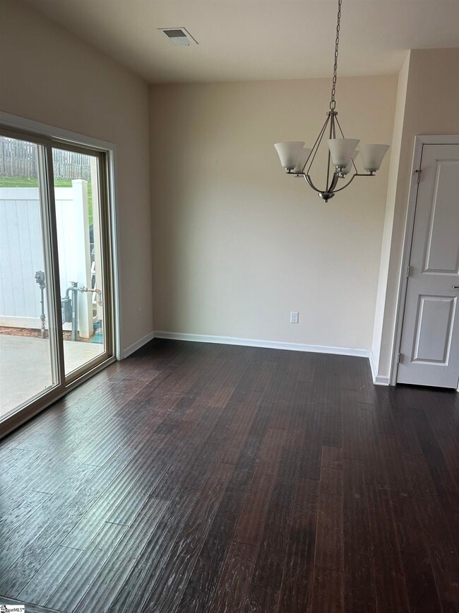 Photo - 129 Middleby Way