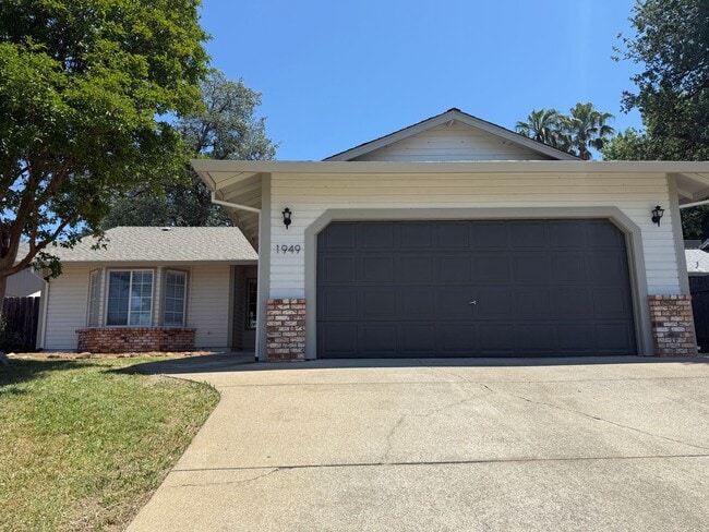 Photo - Prime Location 3 Bed 2 Bath Updated Home!
